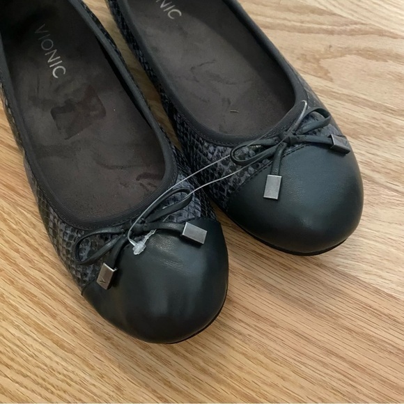 Vionic Black Leather Flats Sz 7 Women’s Bow Toe Shoes - Picture 4 of 7